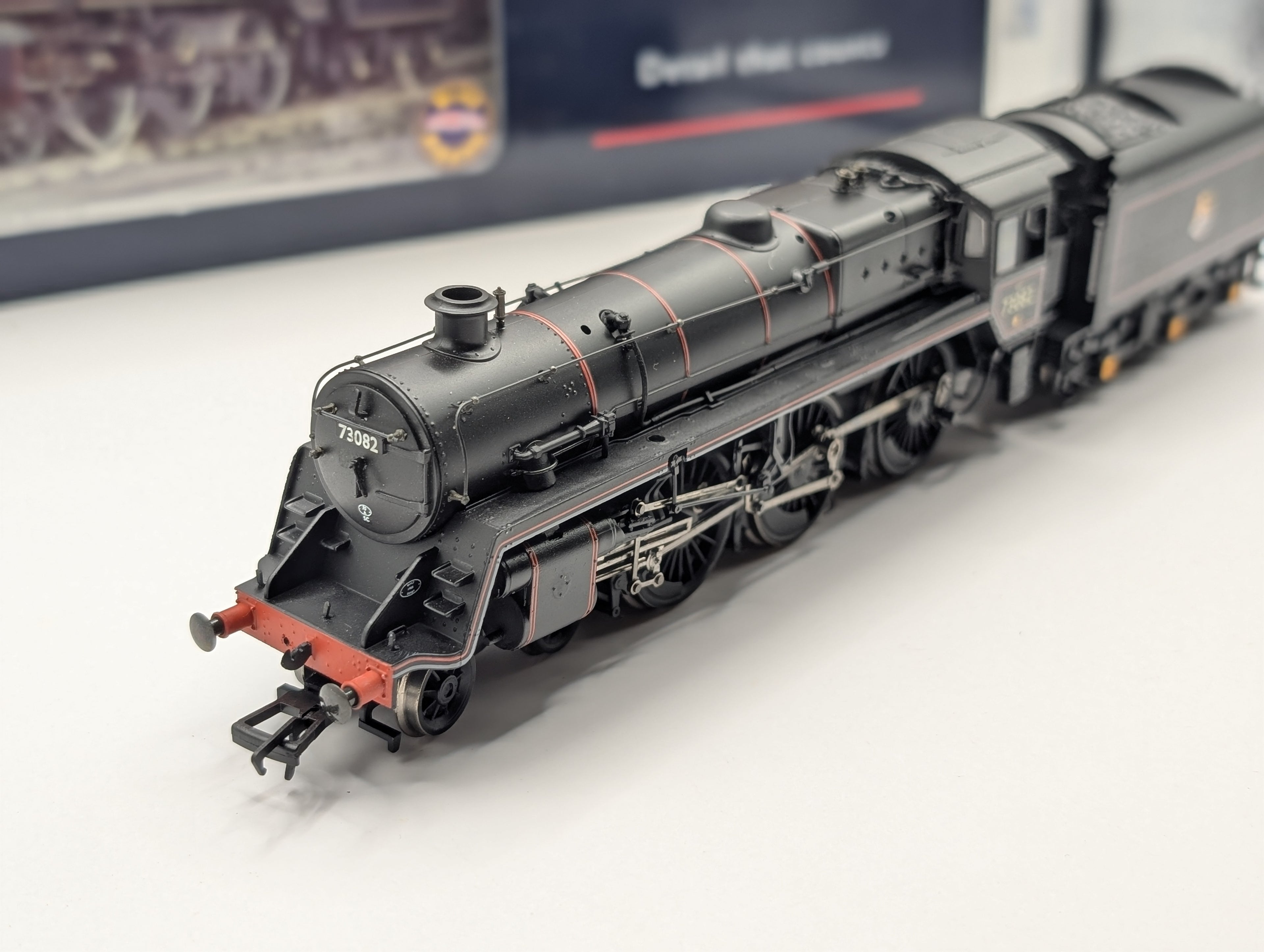 Bachmann 32-502 Standard Class 5MT 73082 "Camelot" BR Black Early Emblem (Boxed, Good/Runs OK)