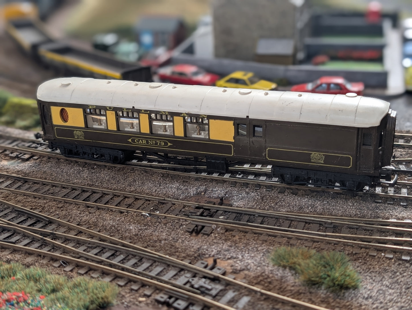 Pre-owned OO gauge Triang Hornby R328 Pullman Brake Car No 79, unboxed