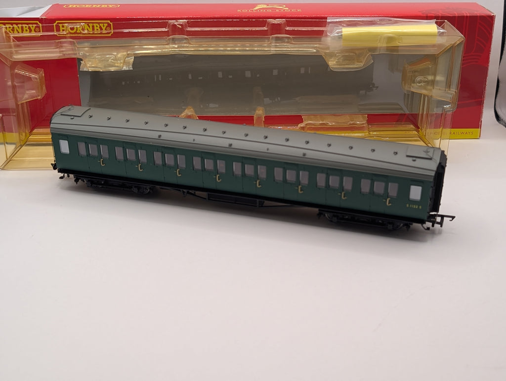 Hornby R4302A OO Gauge BR Maunsell Corridor 3rd Class Coach S1122S Boxed