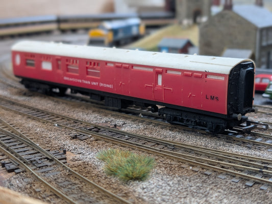 Pre-owned OO gauge Tri-ang R740 Breakdown Train Unit (Riding) Coach in BR gulf red, unboxed