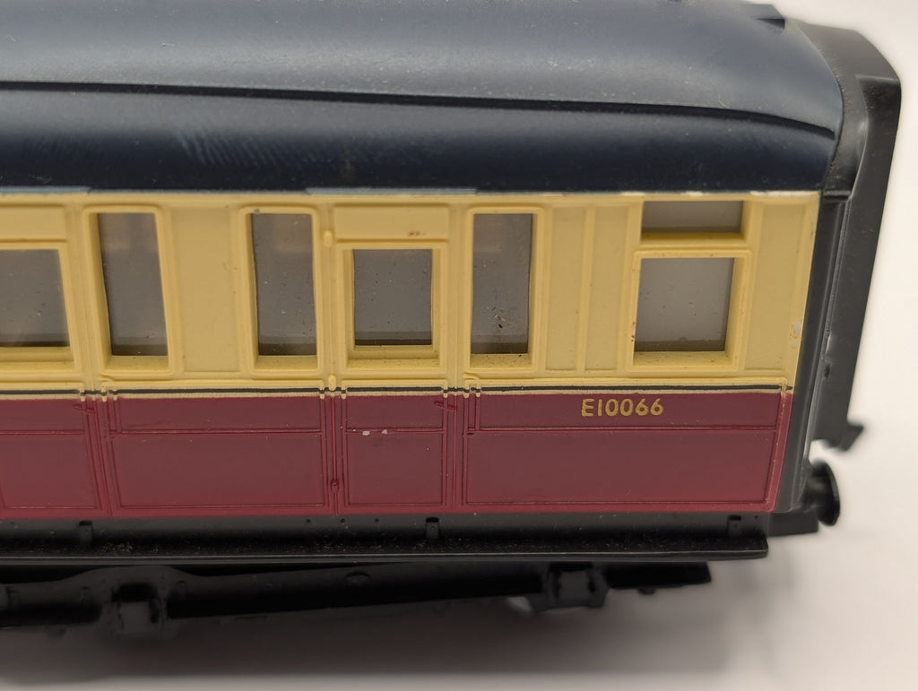 Hornby OO Gauge BR Crimson & Cream Gresley Brake Composite Coach E10066 (Pre-Owned)