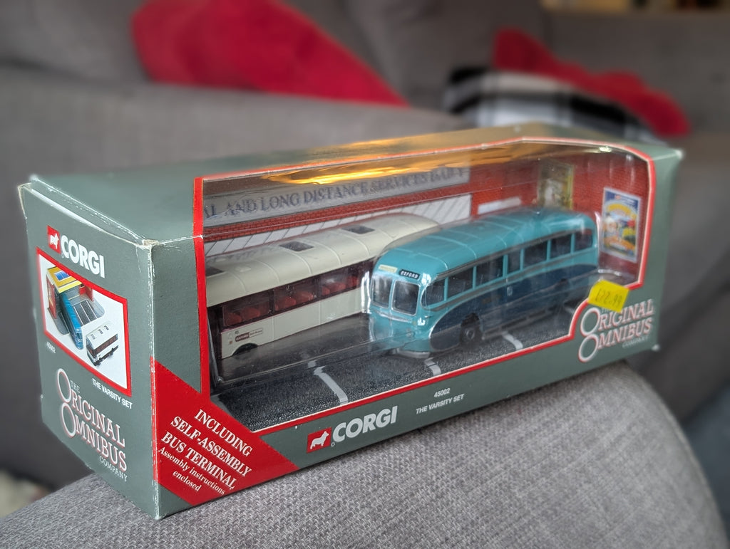 Corgi Original Omnibus 45002 "The Varsity Set" – 1/76 Scale (OO Gauge Compatible) pre-owned
