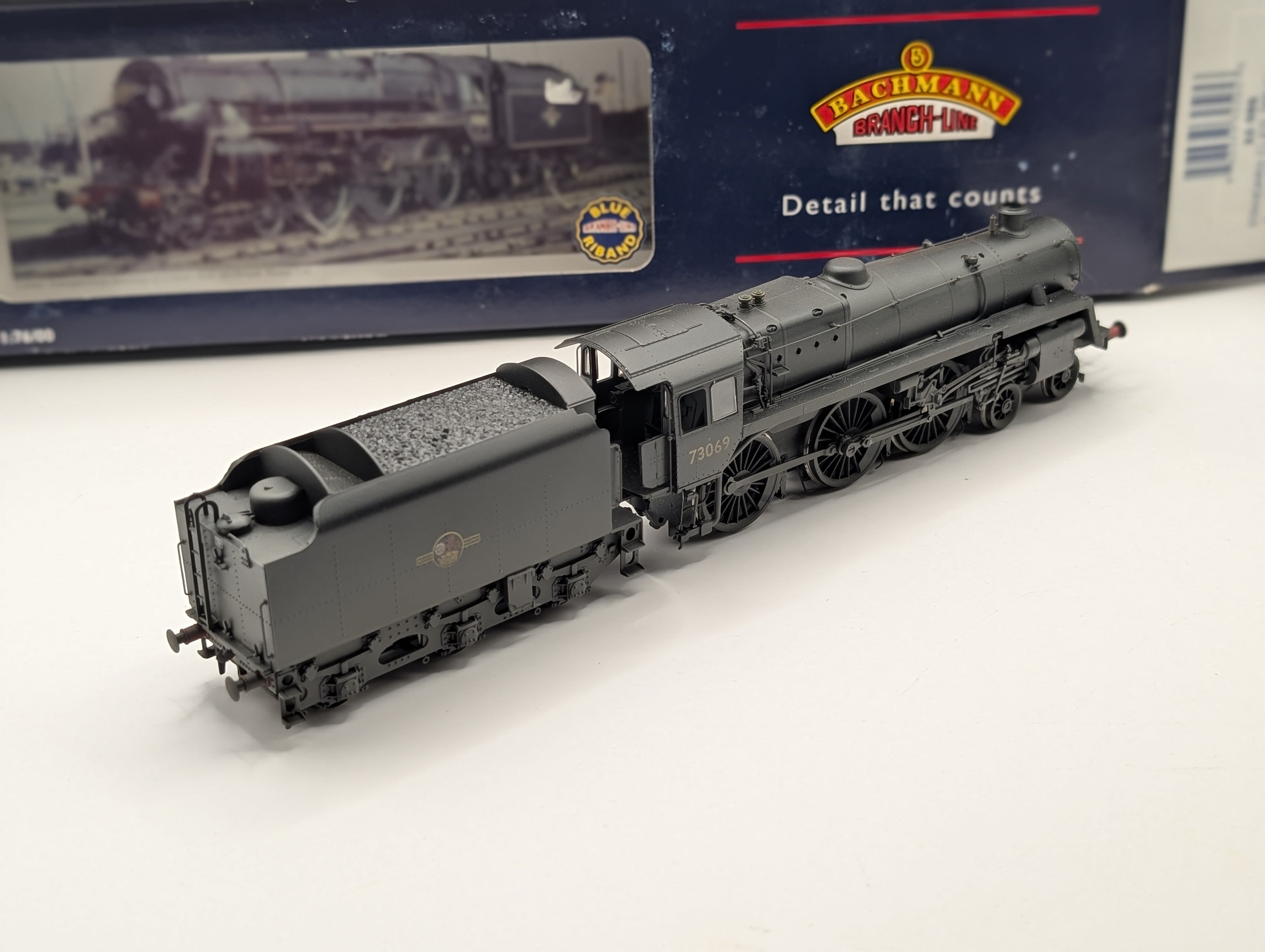 Bachmann 32-505 Standard Class 5MT 73069 BR Plain Black Factory Weathered (Boxed, Good/Runs OK)
