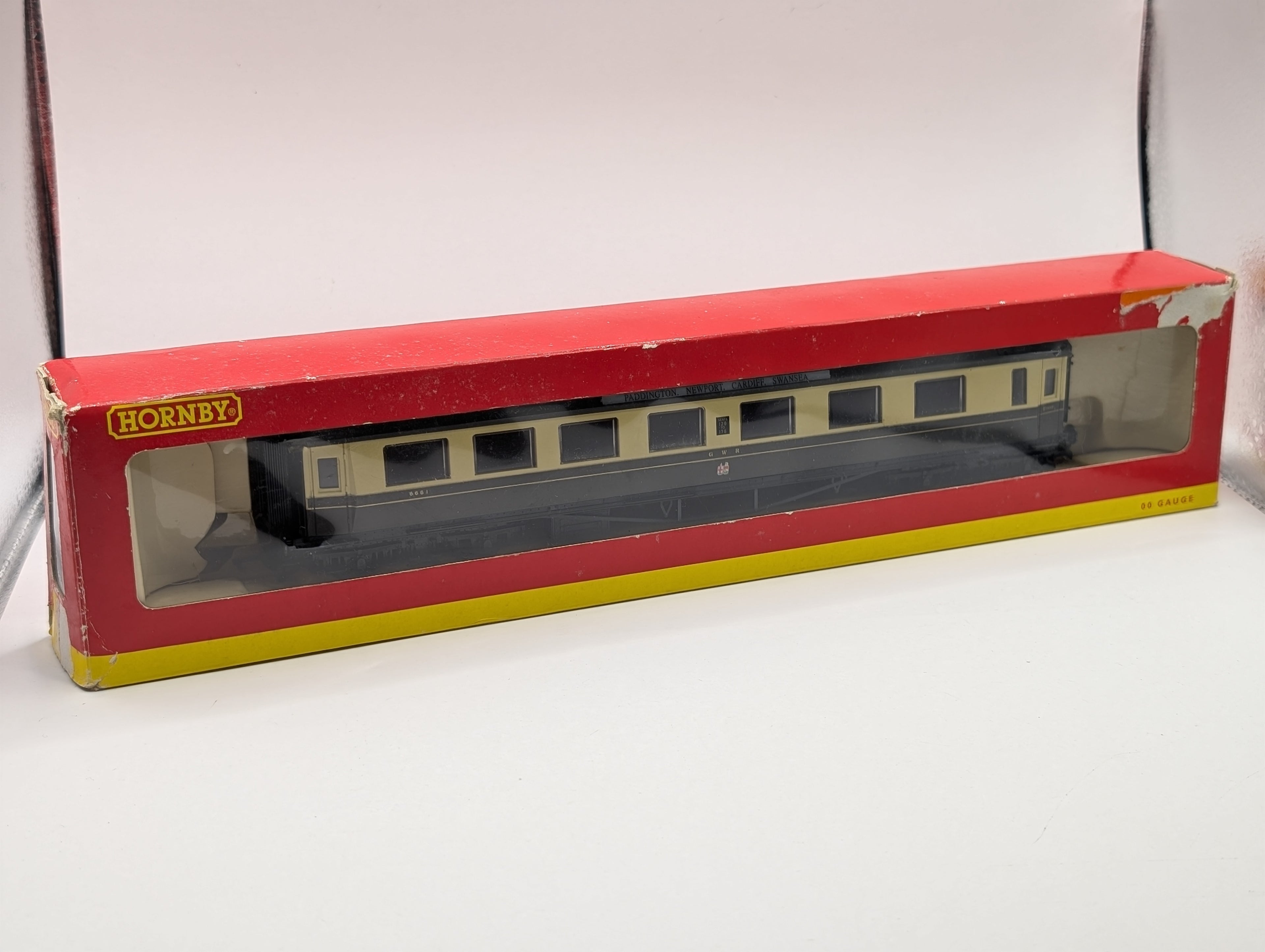Hornby OO Gauge R4126 GWR Centenary Composite Coach '6661' - Boxed Chocolate & Cream