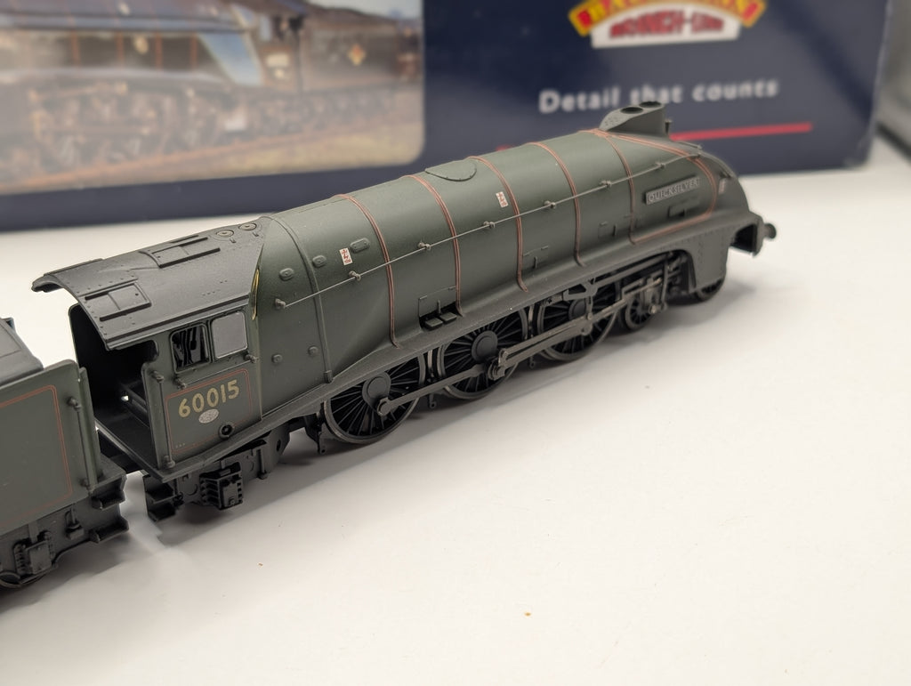 Bachmann OO Gauge 31-960A Class A4 60015 "Quicksilver" BR Green Late Crest (Factory Weathered) – Boxed with Accessories