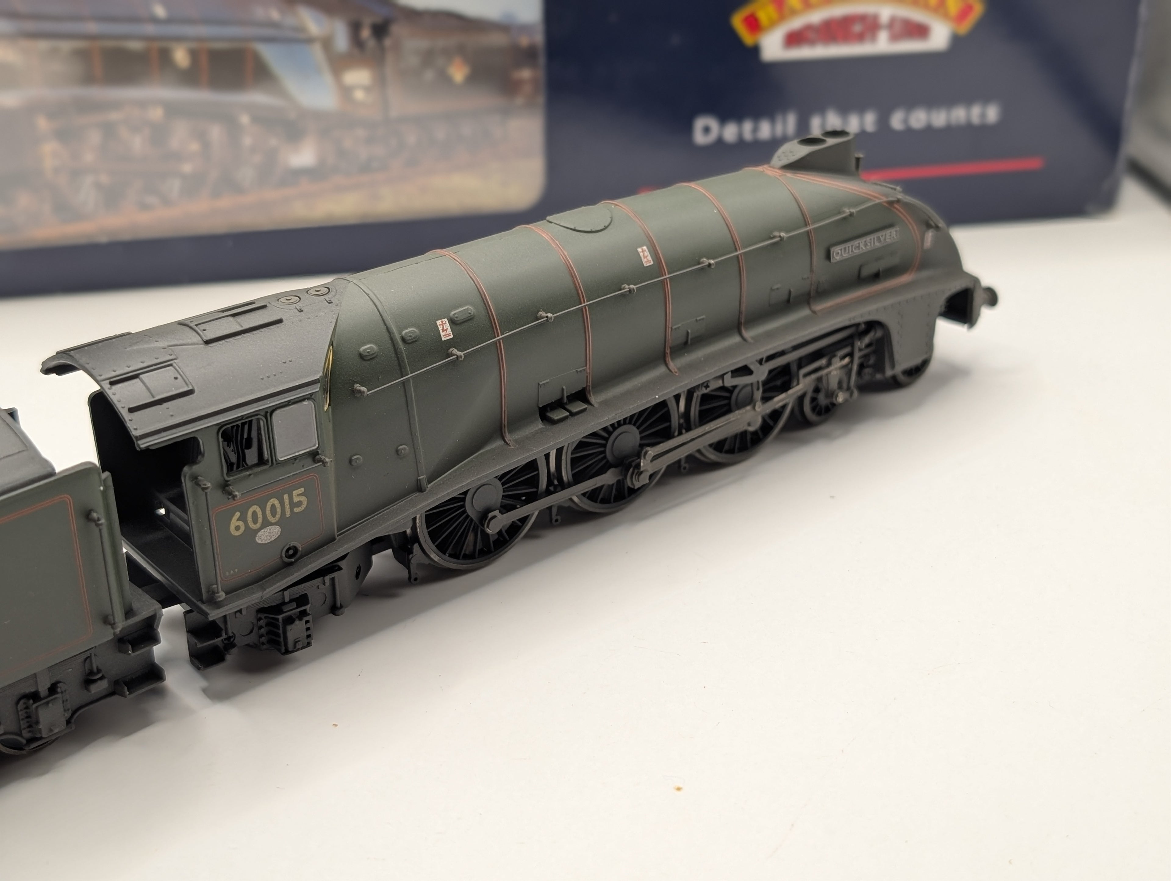 Bachmann OO Gauge 31-960A Class A4 60015 "Quicksilver" BR Green Late Crest (Factory Weathered) – Boxed with Accessories
