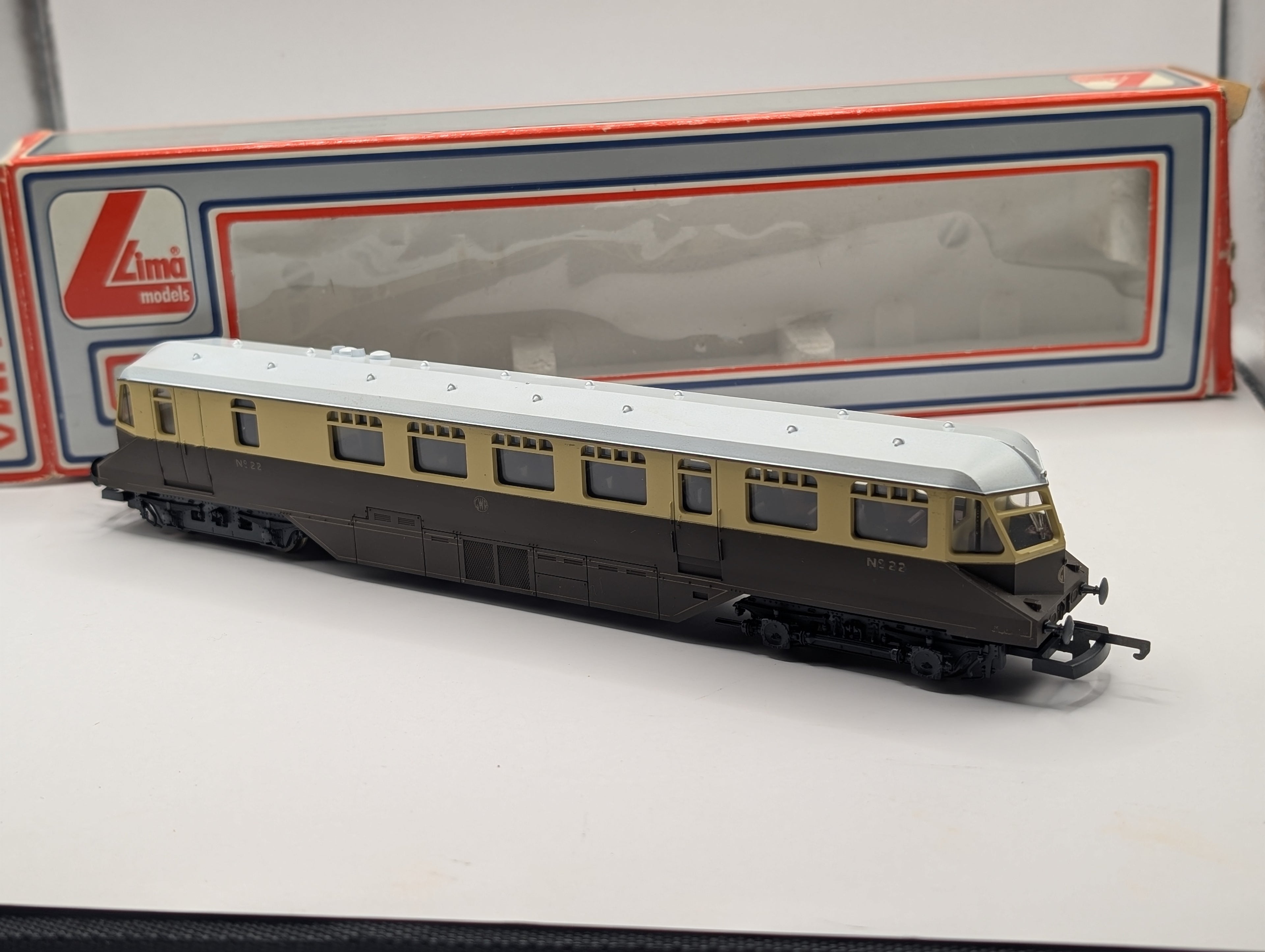 Lima L205132 GWR Diesel Railcar No. 22 Chocolate & Cream - OO Gauge (Pre-owned, Boxed)
