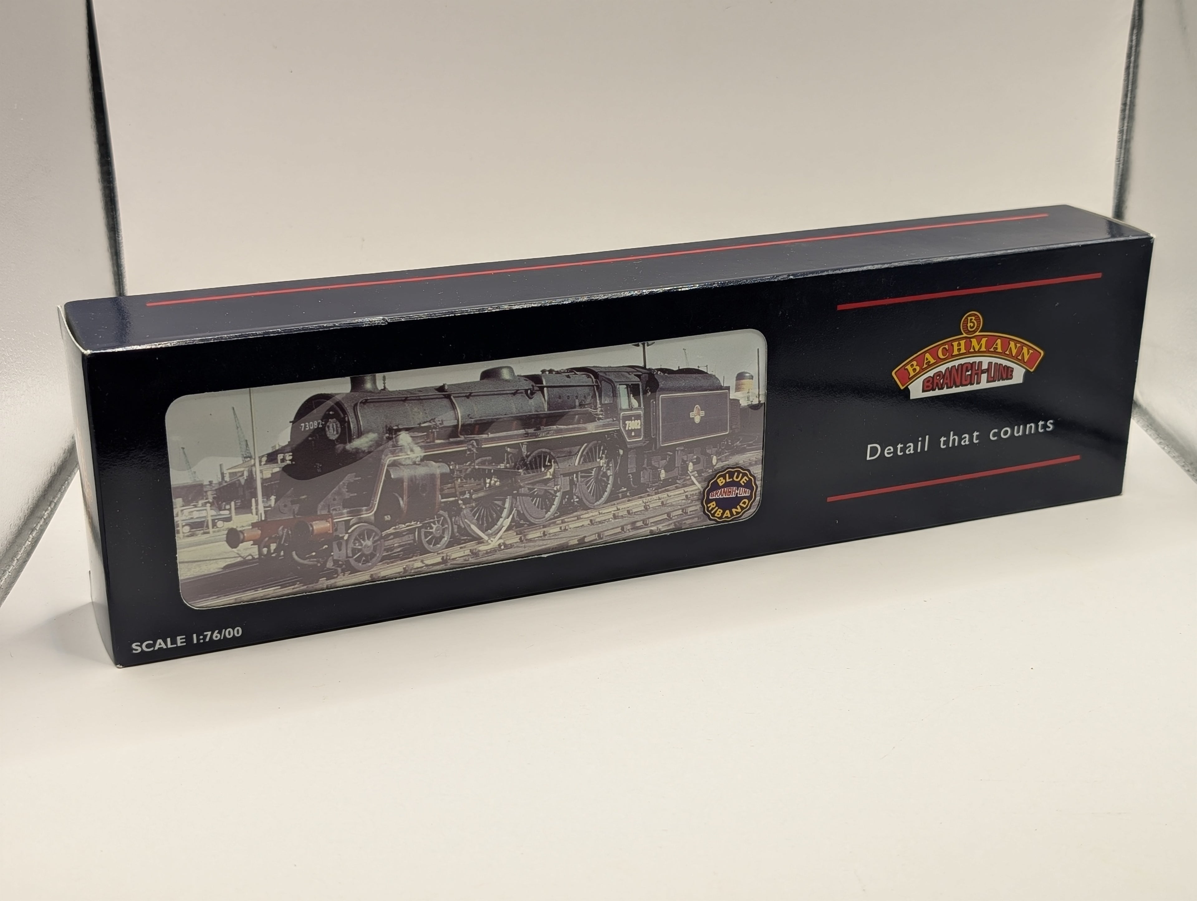 Bachmann 32-502 Standard Class 5MT 73082 "Camelot" BR Black Early Emblem (Boxed, Good/Runs OK)